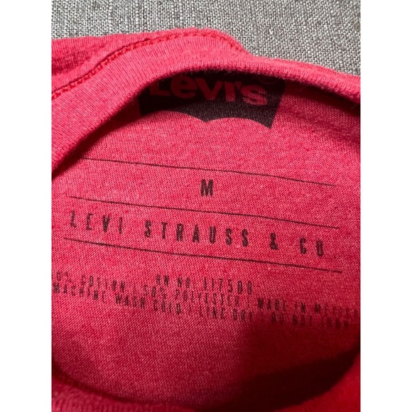 Levis TShirt Levi Strauss and Company Red Levi's short sleeve t-shirt Mens Small - Picture 3 of 4